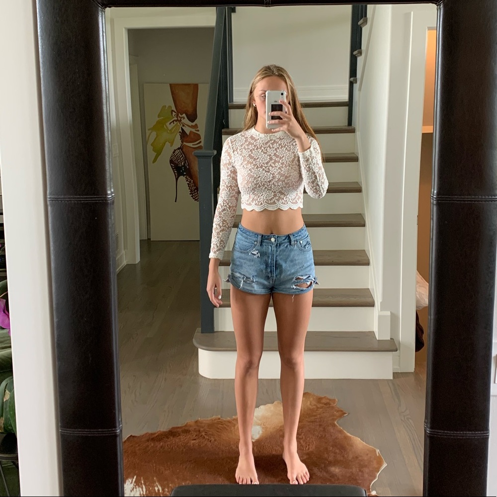 White floral tight cropped shirt